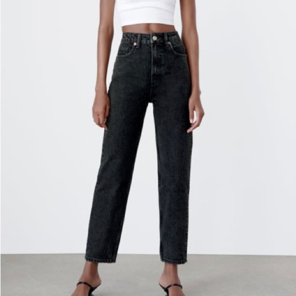 Zara momfit jeans . NWOT size USA 6